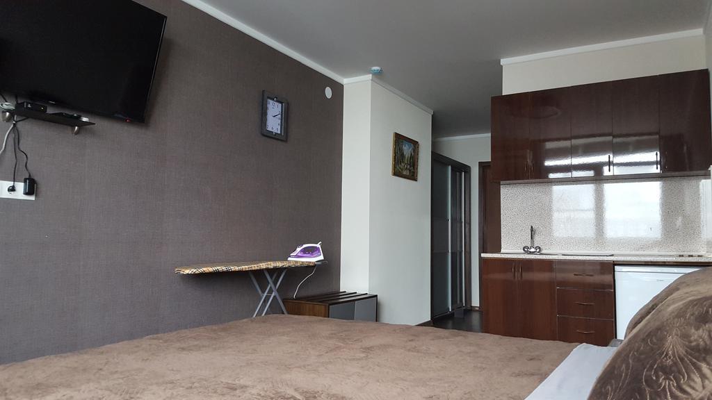 Mimino Apartment Deluxe First Line Batumi Room photo